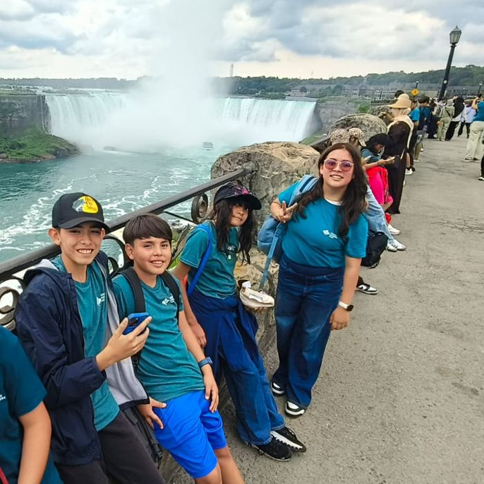 Alumnos en las Cataratas del Niágara